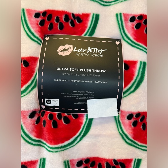 LUV BETSEY ultra soft plush throw - Picture 2 of 2